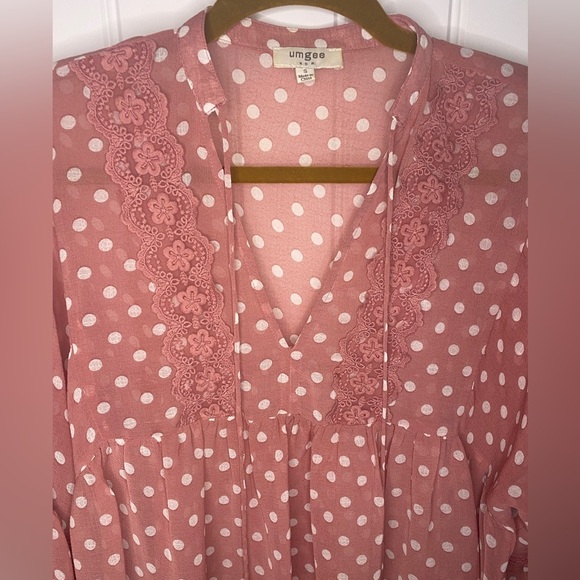 Umgee Mauve sheer polka dot peplum blouse with bell sleeve and lace deta… - Picture 3 of 7